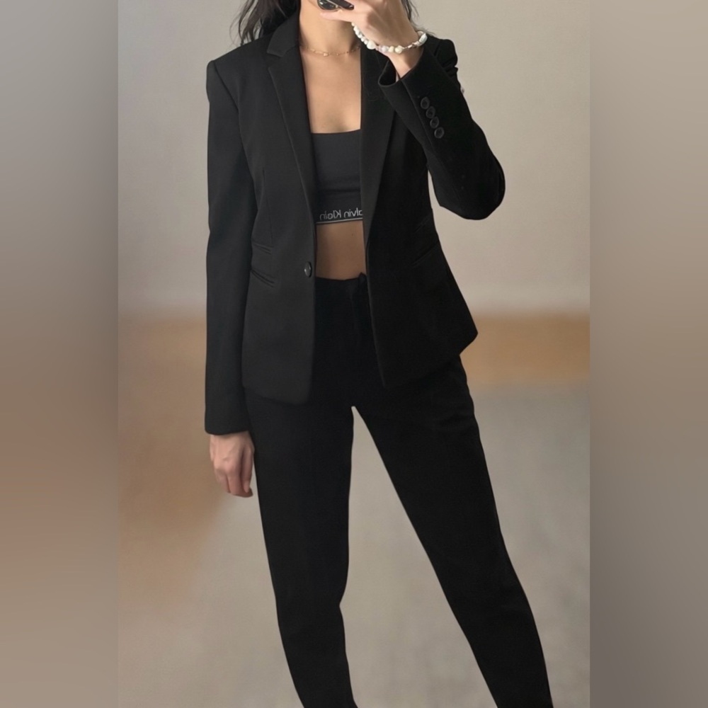 Women's Sleek Black Blazer